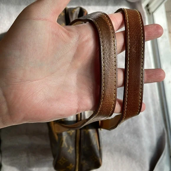 Authentic Louis Vuitton Shoulder Bag - Vintage July 2002, USA made - Picture 3 of 16